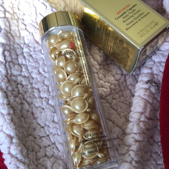 Elizabeth Arden Ceramide Capsules - Picture 2 of 2